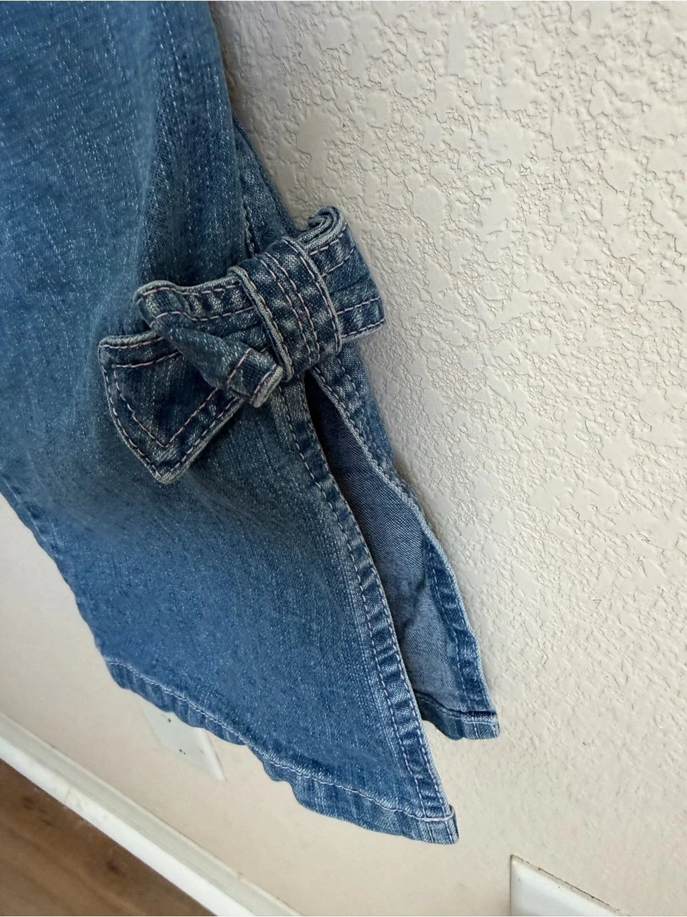 Escada Blue Denim Straight Jeans 36 US 6 Pink Leather Heart Patch Bow Ankle - Picture 10 of 14